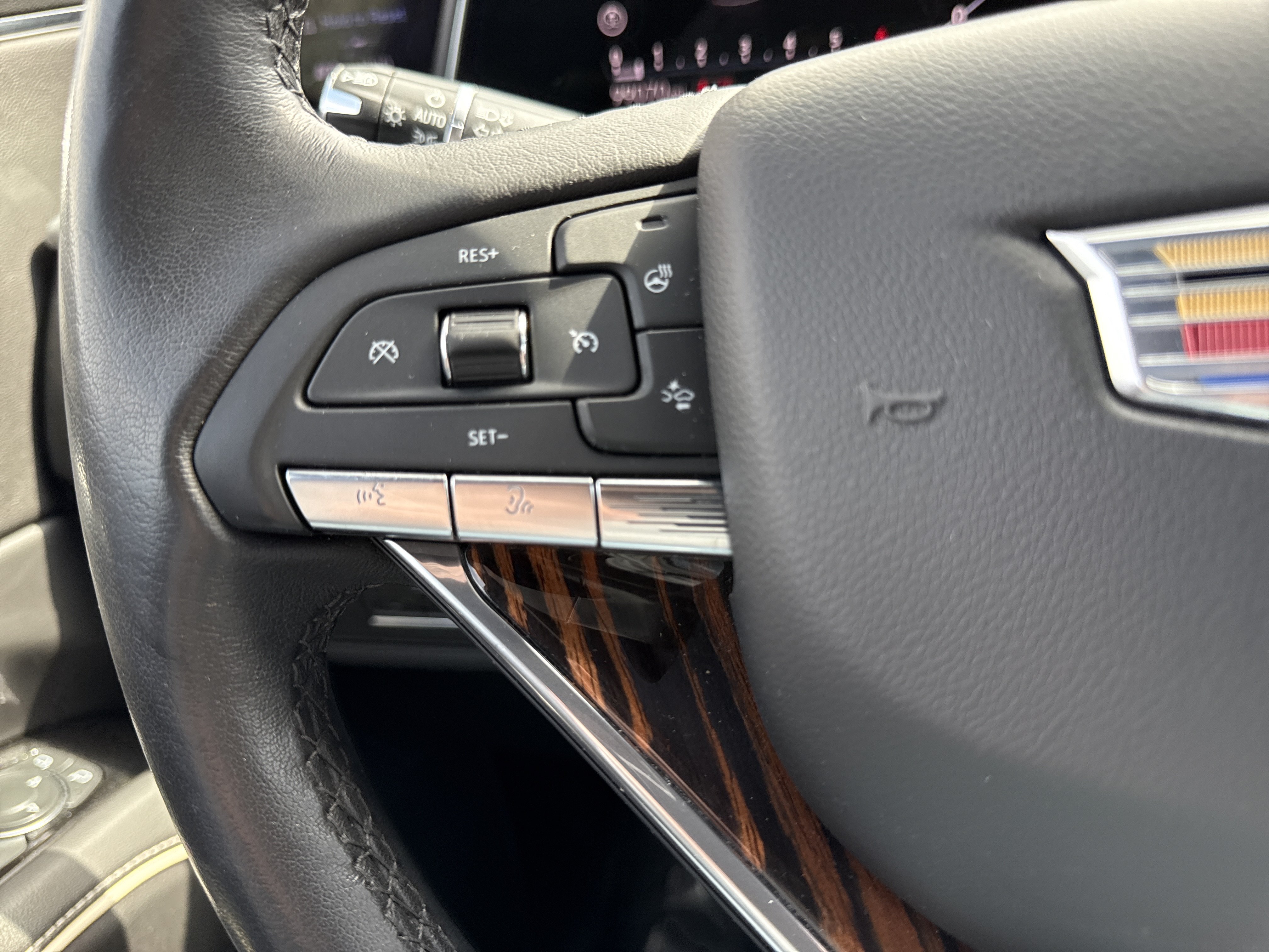 Used 2021 Cadillac Escalade Premium Luxury w/ Performance Package AWD/4WD image 28