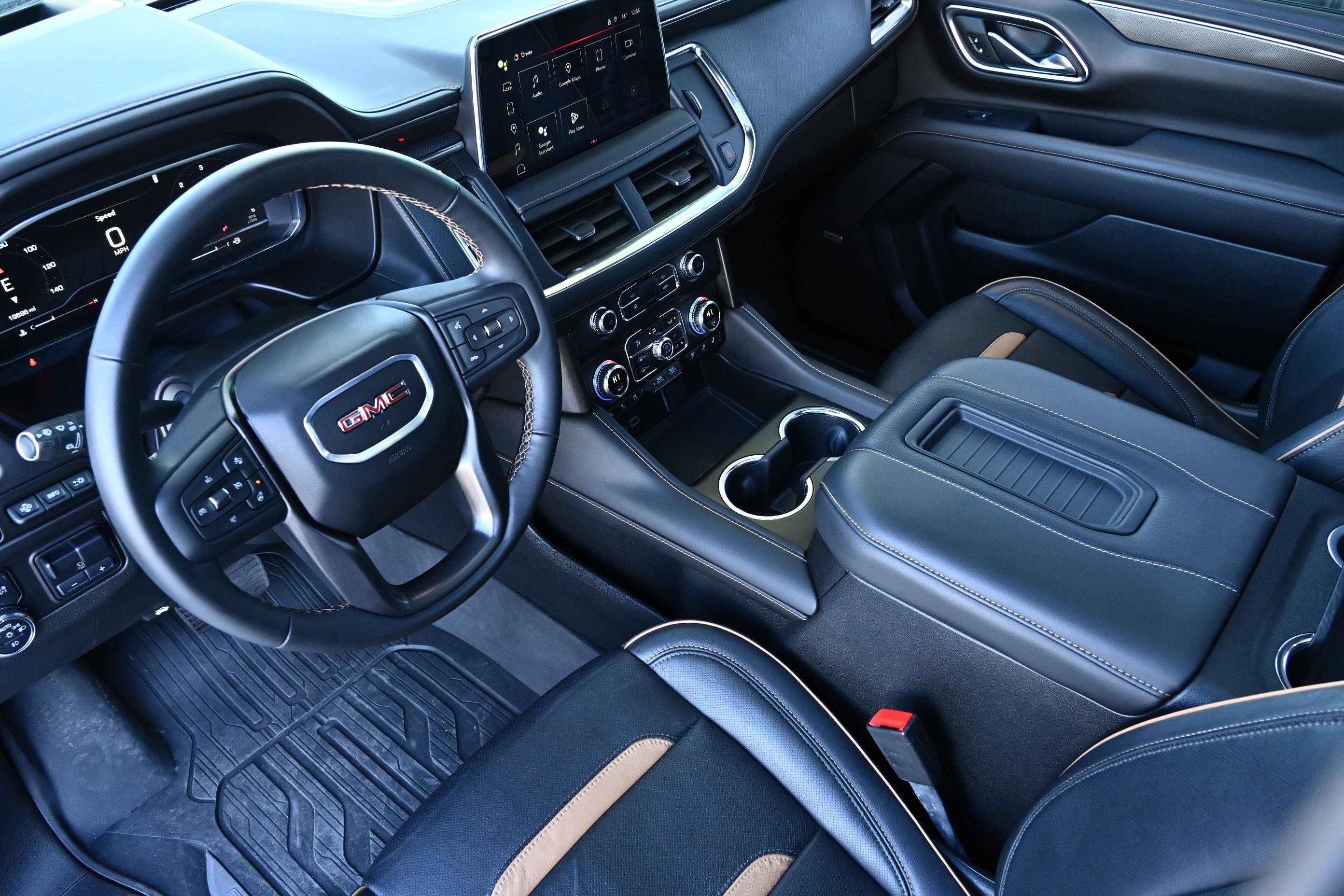 Used 2024 GMC Yukon AT4 w/ Technology Package image 13