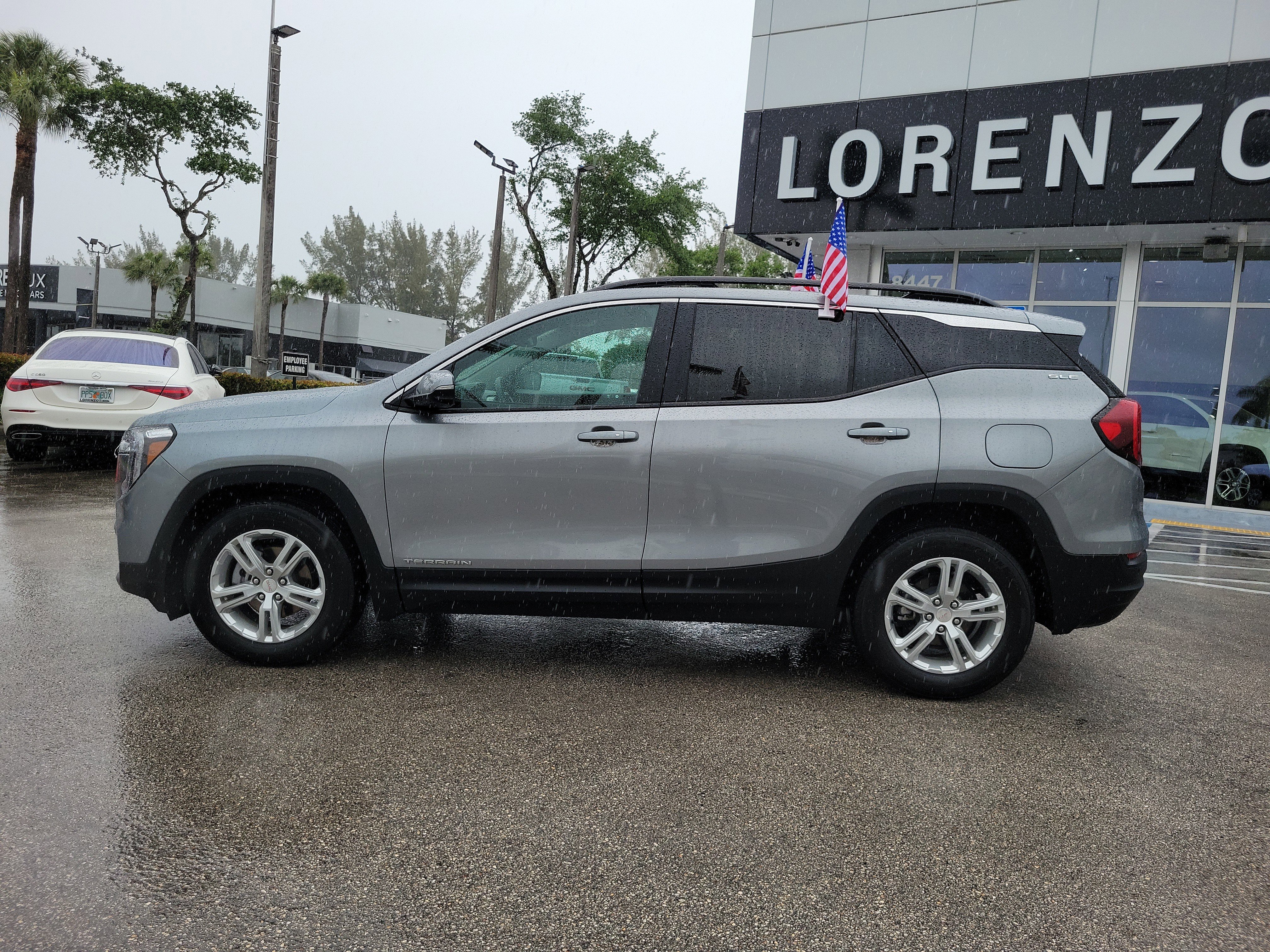 Used 2023 GMC Terrain SLE w/ Driver Convenience Package image 8