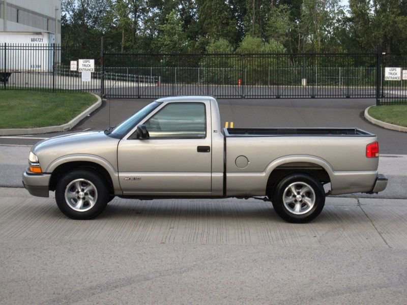 Used 2001 Chevrolet S10 Pickup LS w/ Preferred Equipment Group image 6