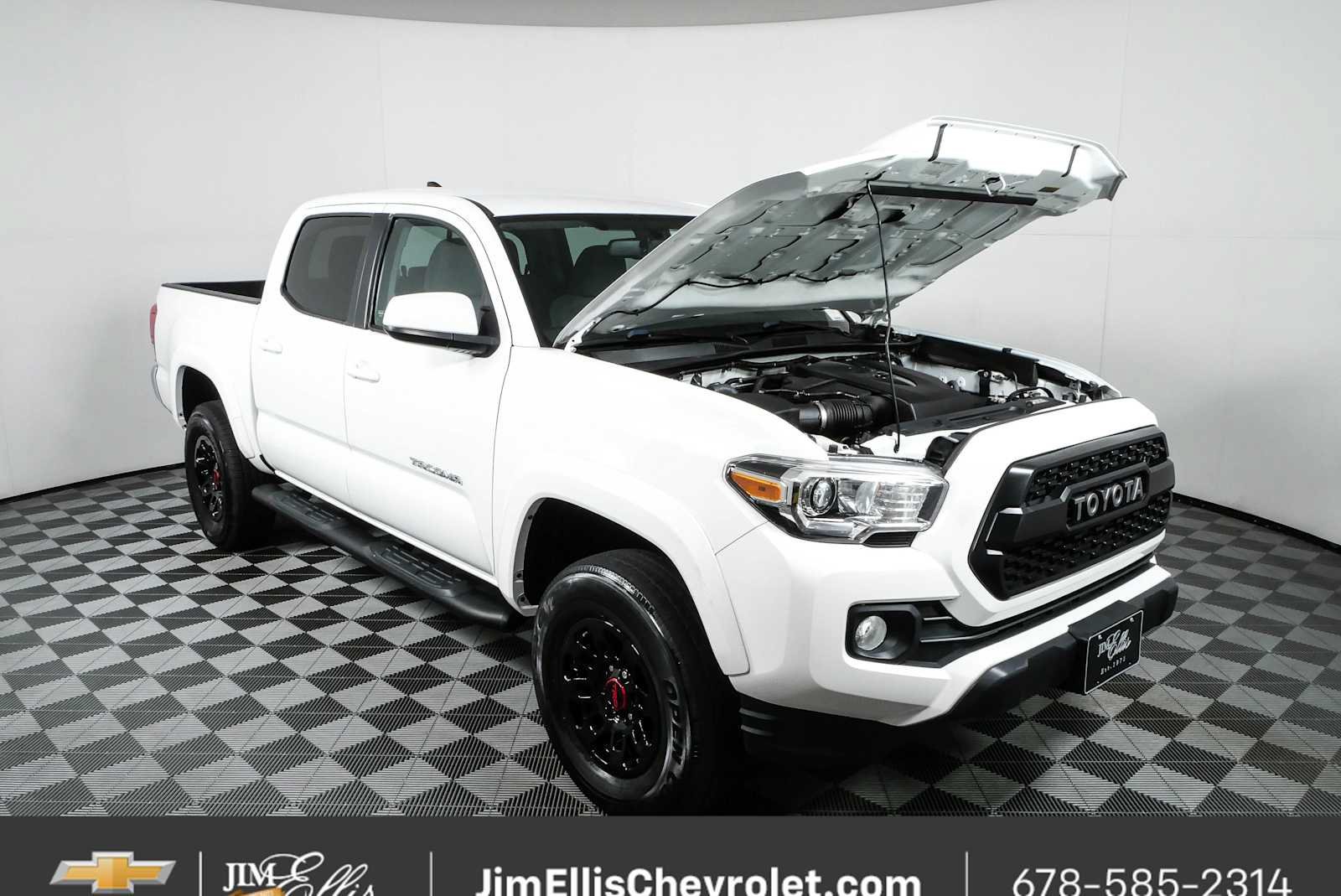 Used 2017 Toyota Tacoma SR5 w/ Tow Package AWD/4WD image 29