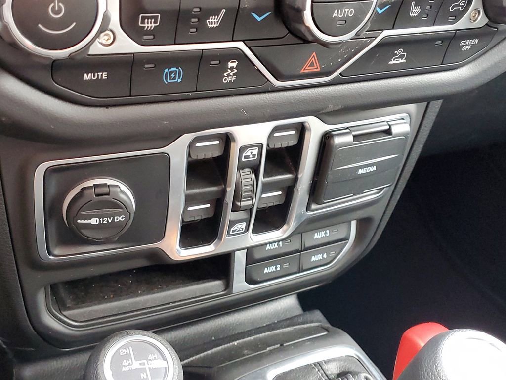 Used 2025 Jeep Wrangler Unlimited Sahara AWD/4WD image 32