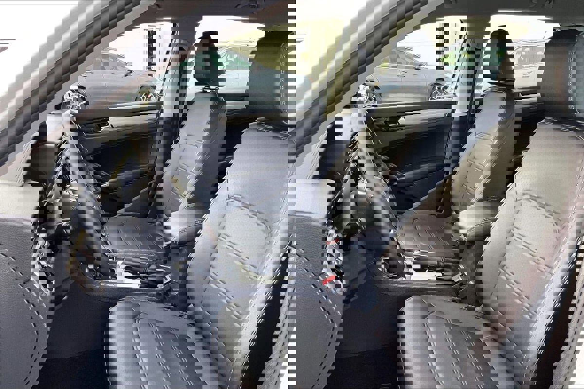 Used 2022 Volkswagen Passat 2.0T SE image 22