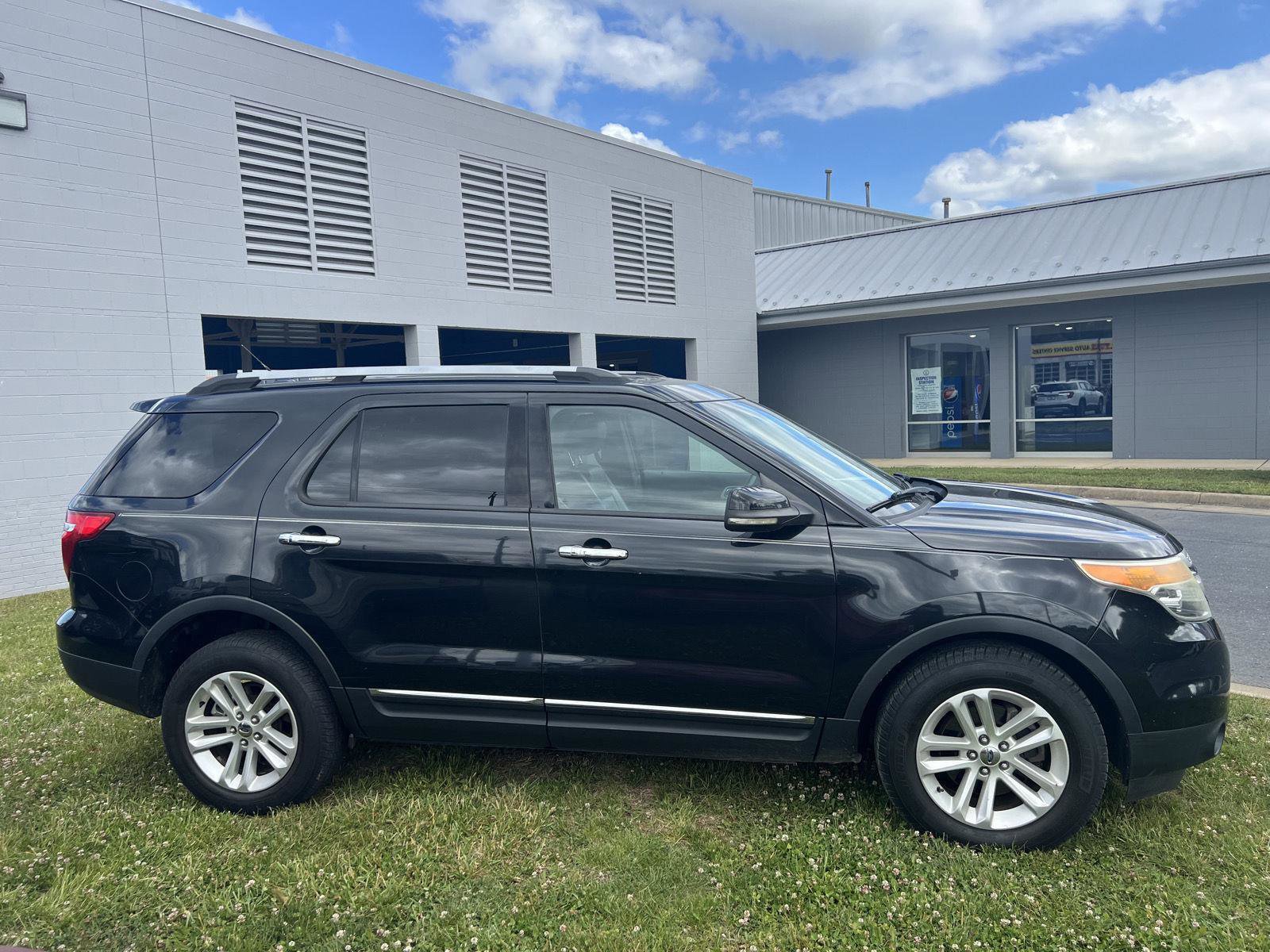 Used 2011 Ford Explorer XLT w/ 202A Rapid Spec Order Code AWD/4WD image 6