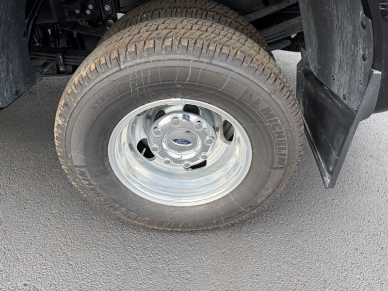 Used 2024 Ford F350 Lariat w/ Chrome Package image 27