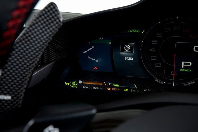 Used 2024 Ferrari SF90 Spider image 32