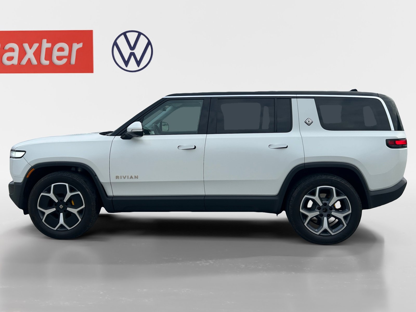 Used 2024 Rivian R1S Adventure image 4