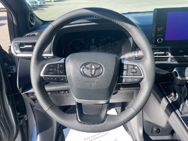 Used 2026 Toyota Sienna Platinum AWD/4WD image 25