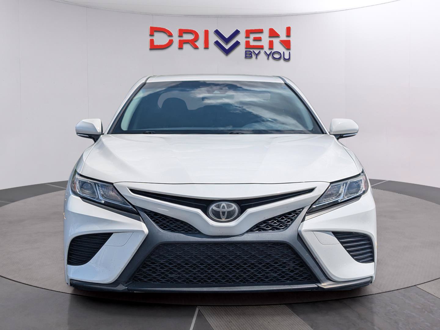 Used 2018 Toyota Camry SE w/ Convenience Package FWD image 8