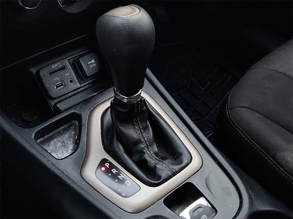 Used 2015 Jeep Cherokee Sport image 29