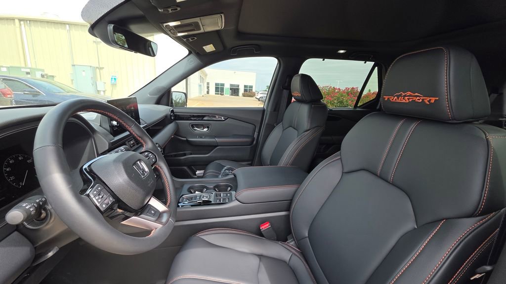 Used 2025 Honda Pilot TrailSport image 11