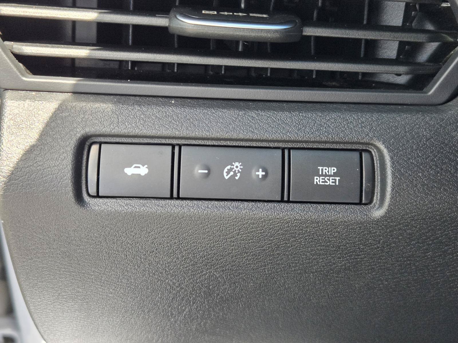Used 2025 Nissan Altima 2.5 SR FWD image 19