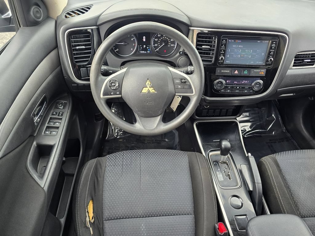 Used 2018 Mitsubishi Outlander ES FWD image 2
