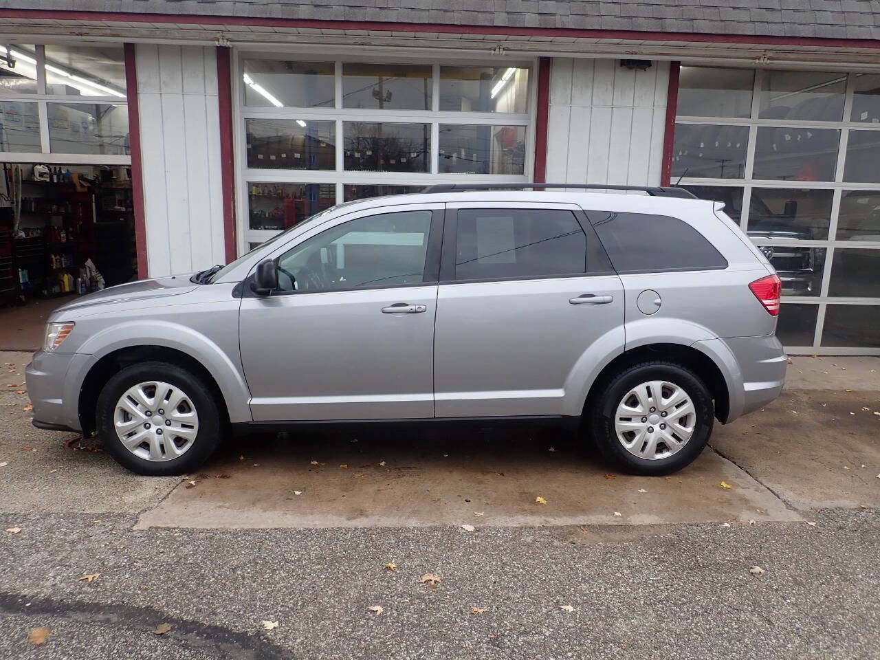 Used 2018 Dodge Journey SE image 4