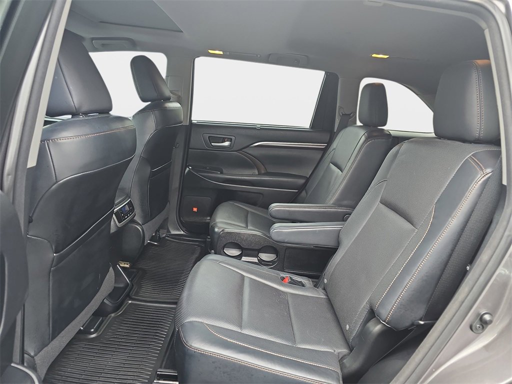Used 2015 Toyota Highlander Limited image 15