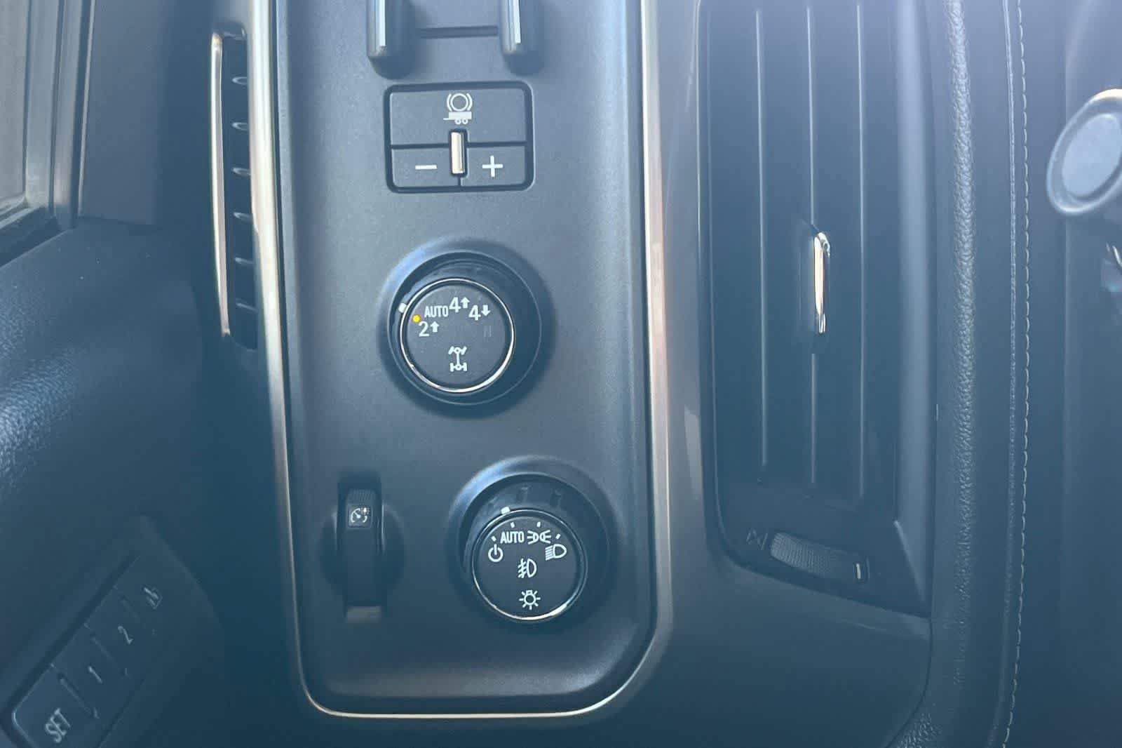Used 2018 Chevrolet Silverado 1500 LTZ w/ Sport Package AWD/4WD image 32