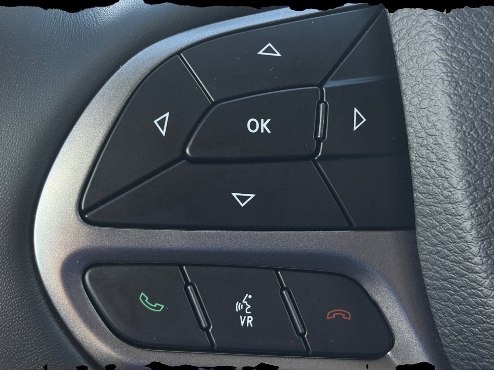 Used 2019 Jeep Cherokee Latitude Plus w/ Cold Weather Group image 33