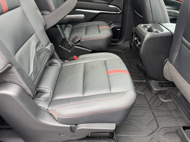 Used 2024 Chevrolet Traverse RS FWD image 16