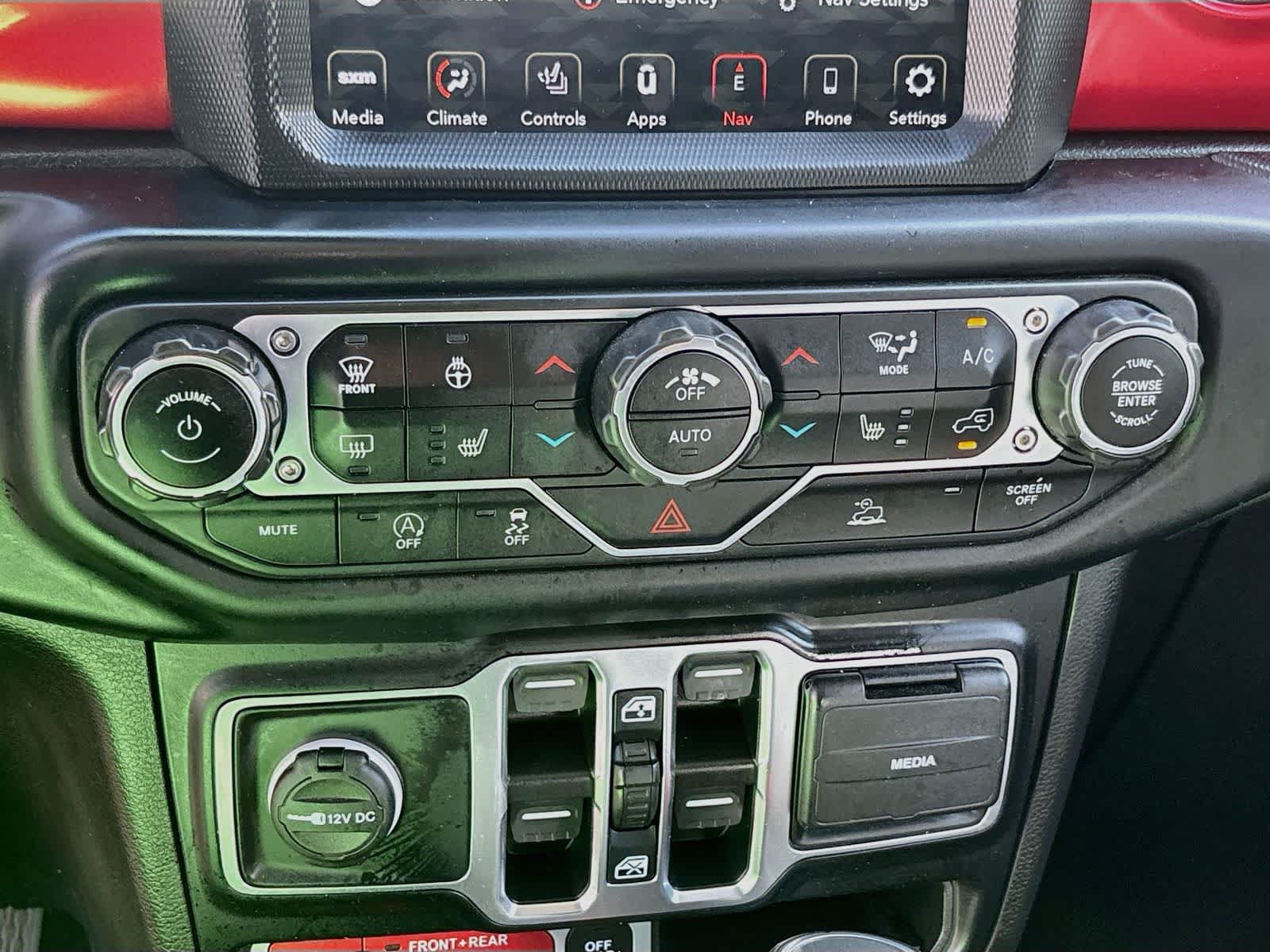 Used 2022 Jeep Wrangler Unlimited Rubicon w/ Cold Weather Group AWD/4WD image 21