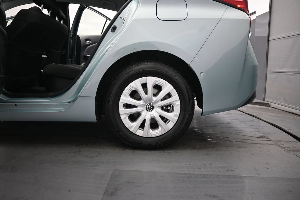 Used 2021 Toyota Prius LE FWD image 16
