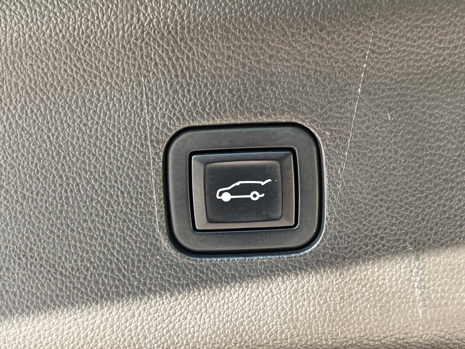 Used 2022 Buick Enclave Premium FWD image 16