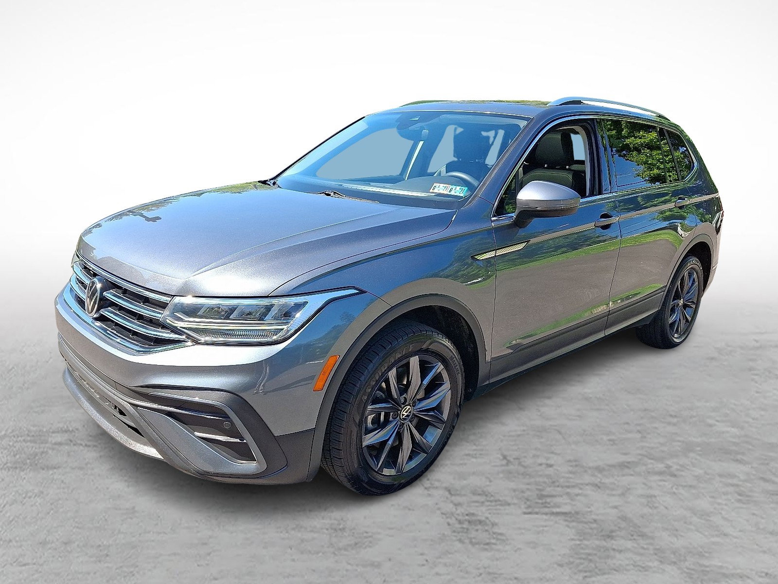 Used 2022 Volkswagen Tiguan SE AWD/4WD image 3