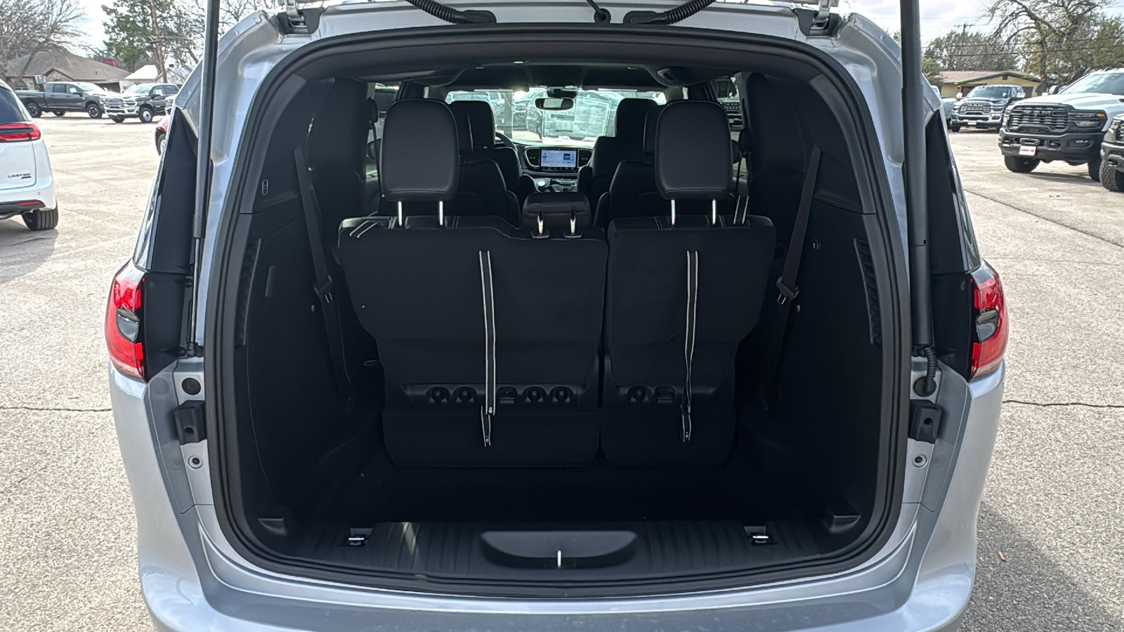 New 2026 Chrysler Pacifica Select w/ S Appearance Package FWD image 23