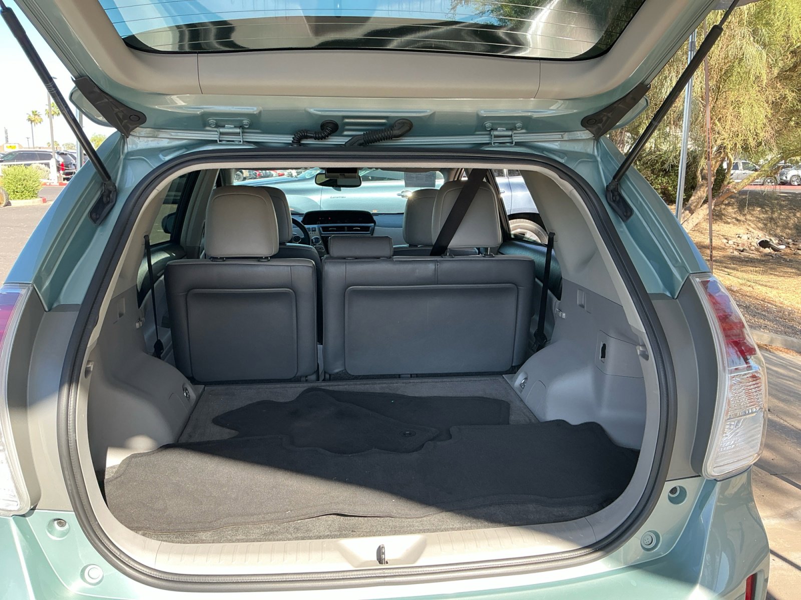 Used 2017 Toyota Prius V Four w/ Carpet Mat Package image 34