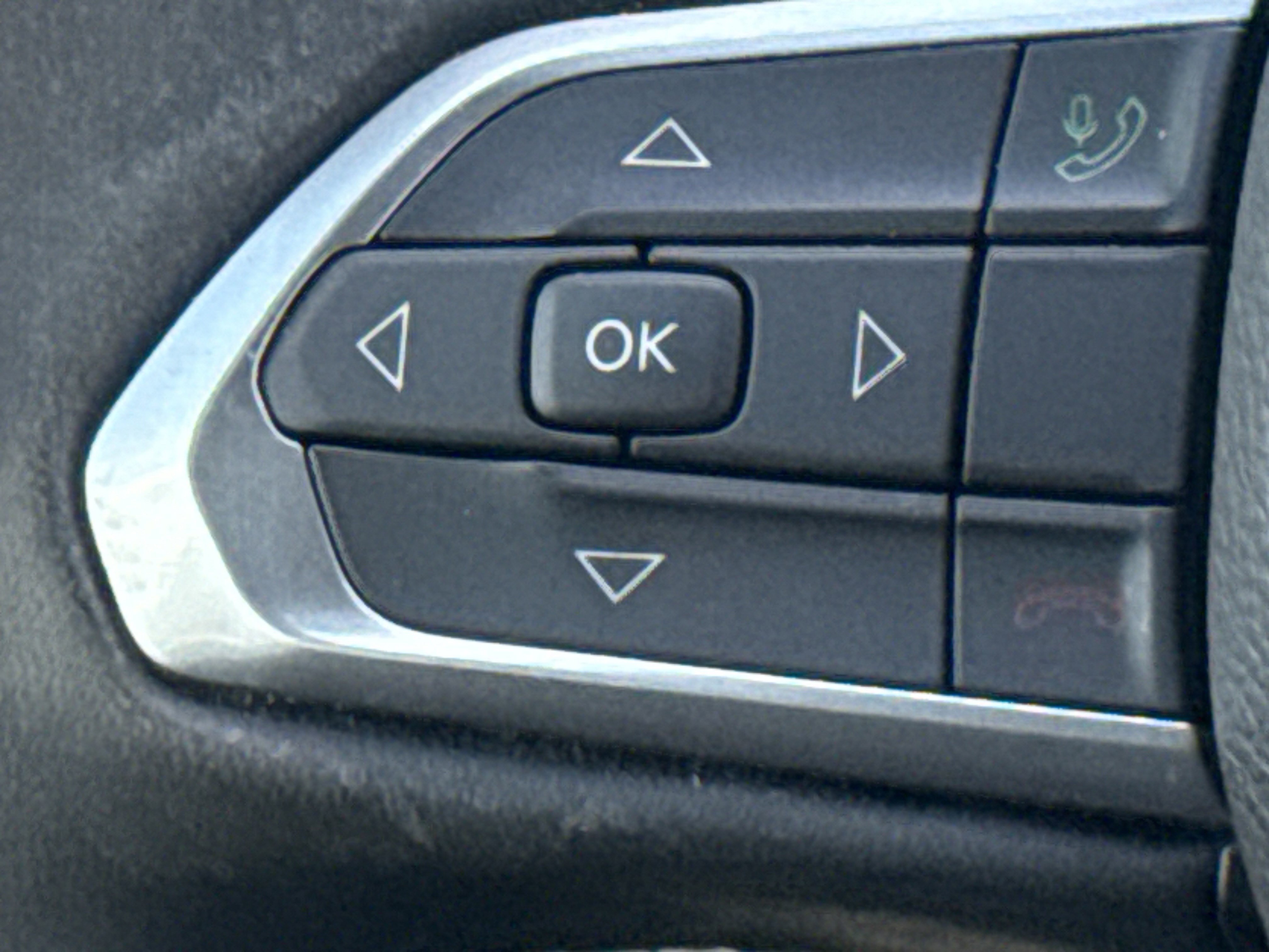 Used 2023 Jeep Compass Limited image 18