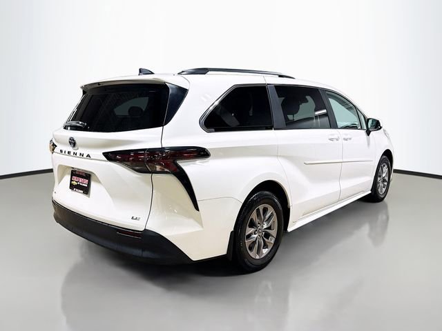 Used 2025 Toyota Sienna LE image 7