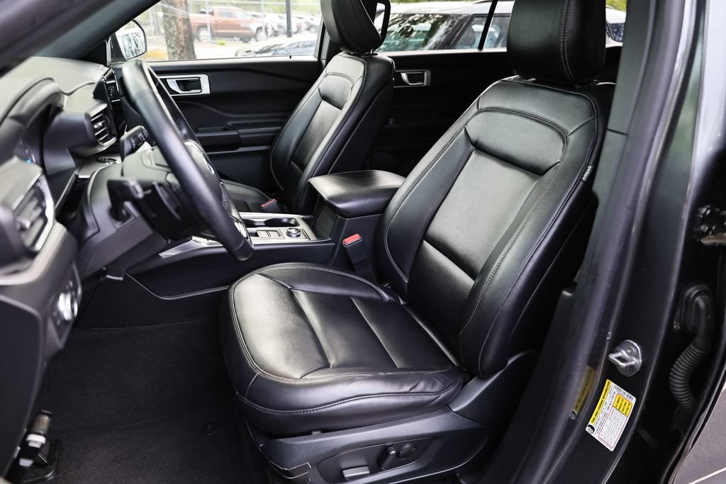 Used 2020 Ford Explorer XLT w/ Equipment Group 202A AWD/4WD image 19