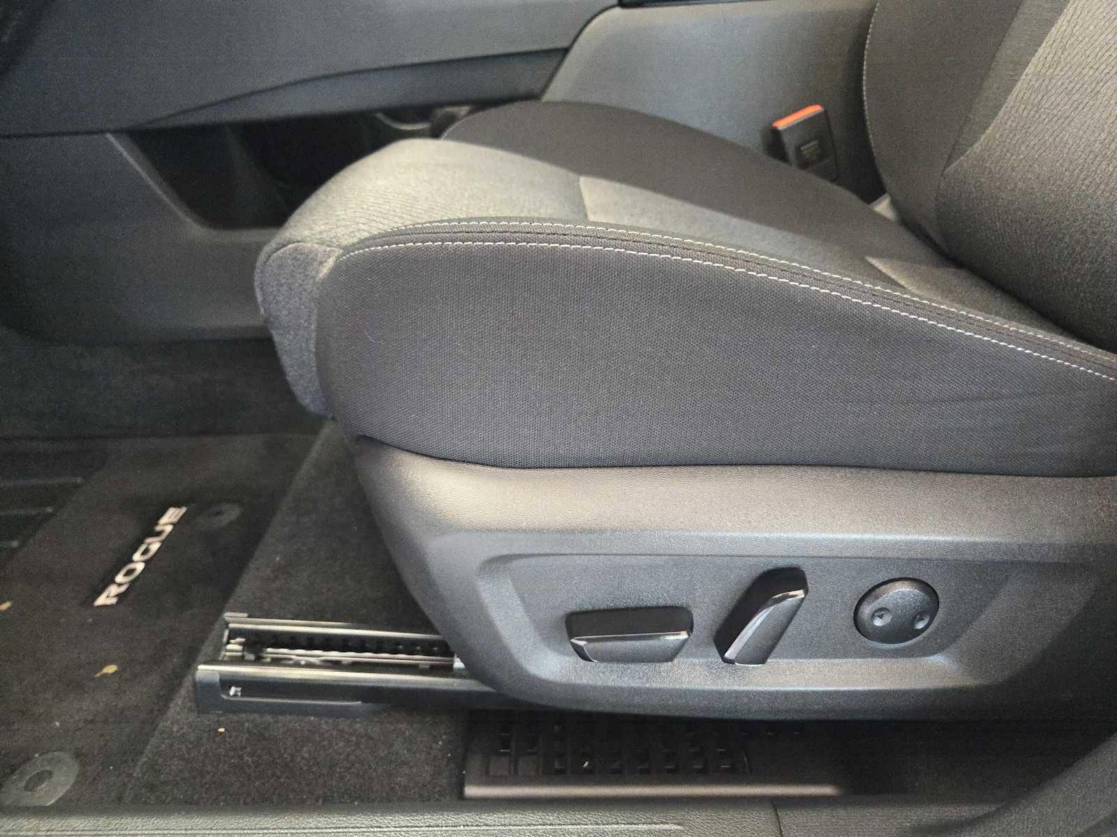 Used 2024 Nissan Rogue SV FWD image 22