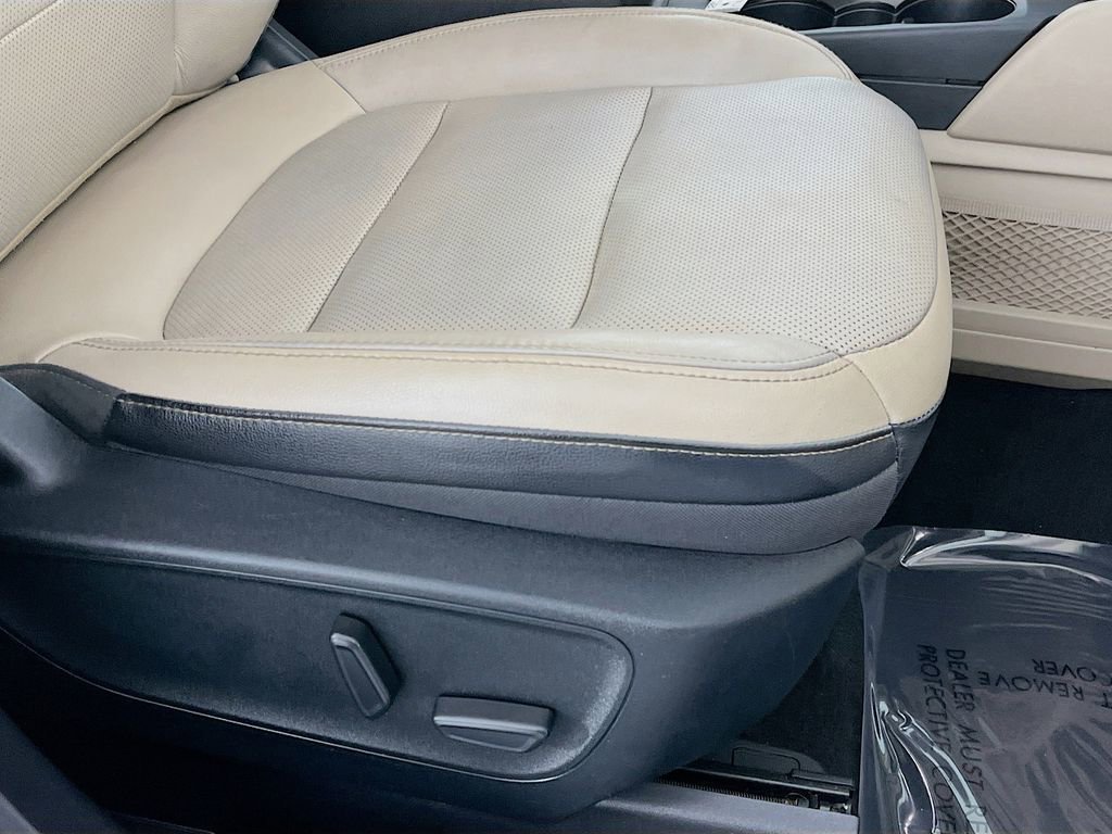 Used 2020 Ford Escape Titanium image 32