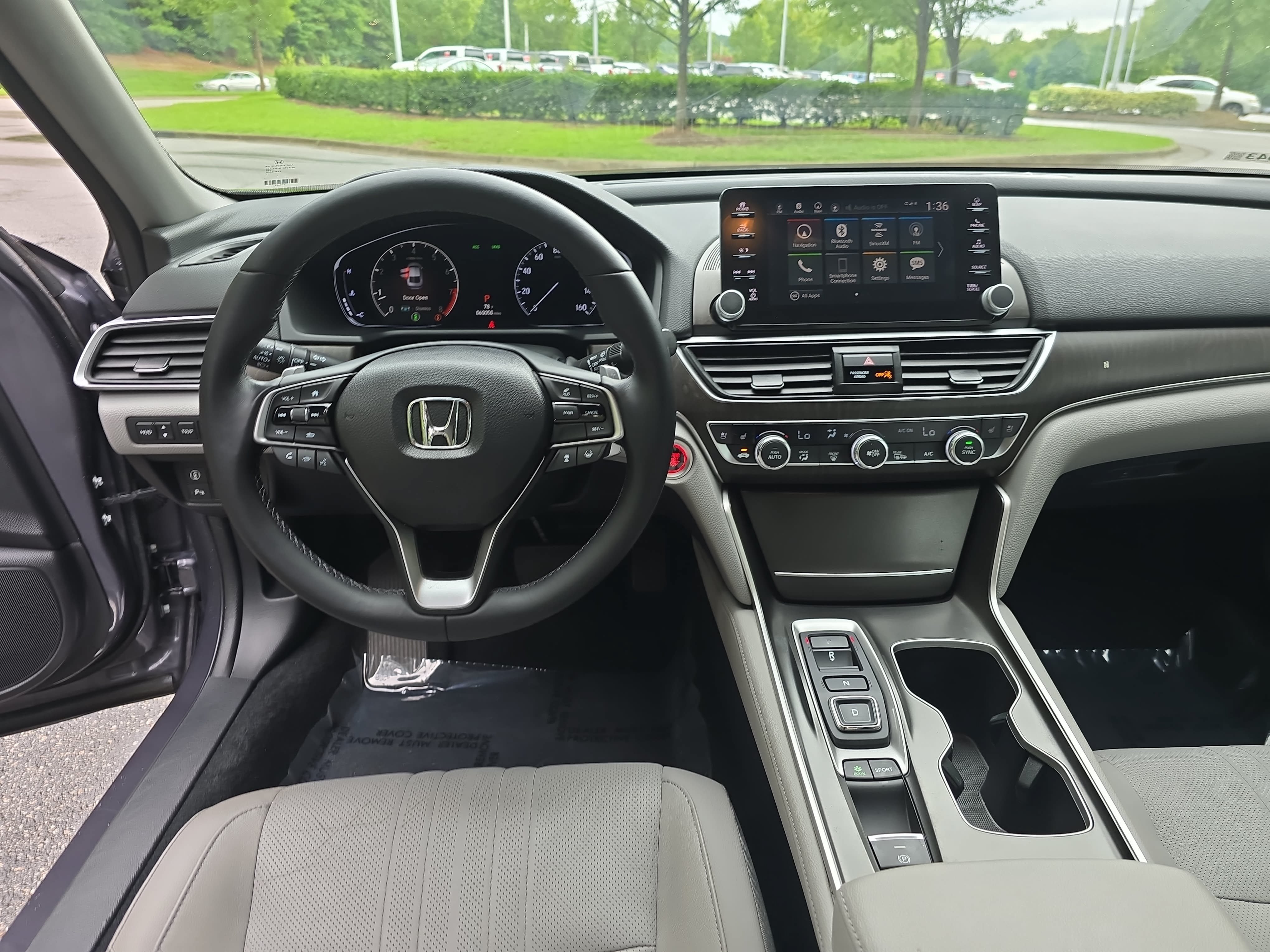 Used 2018 Honda Accord Touring image 17