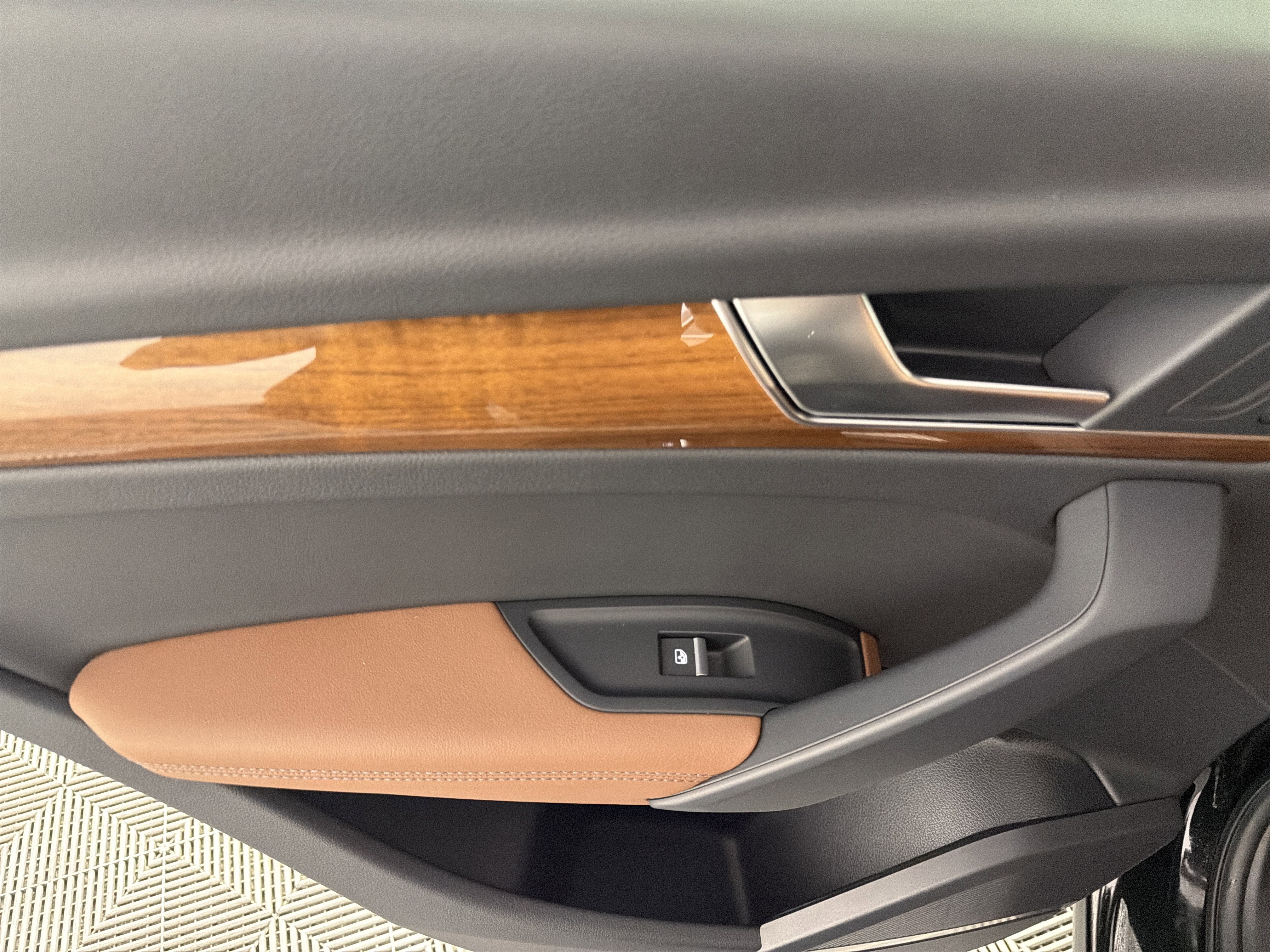 Used 2021 Audi Q5 e Premium Plus w/ Premium Plus Package image 14