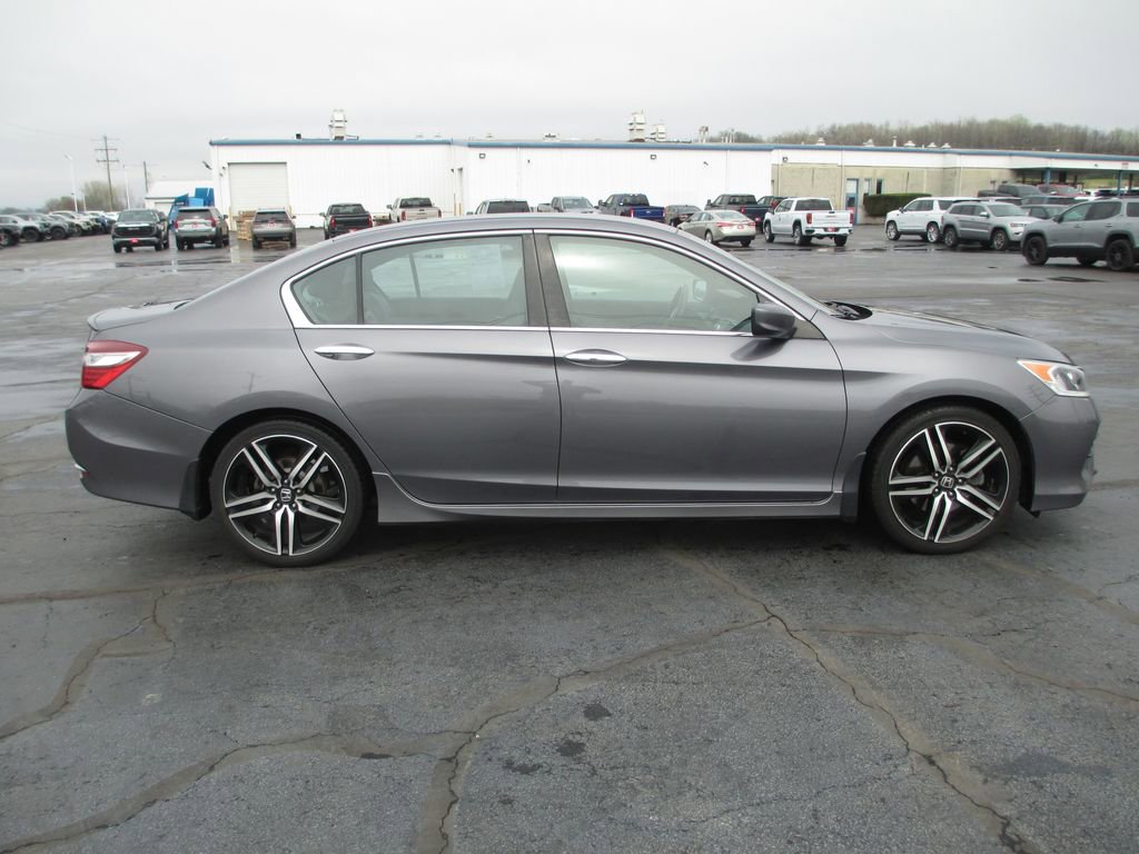 Used 2017 Honda Accord Sport image 2