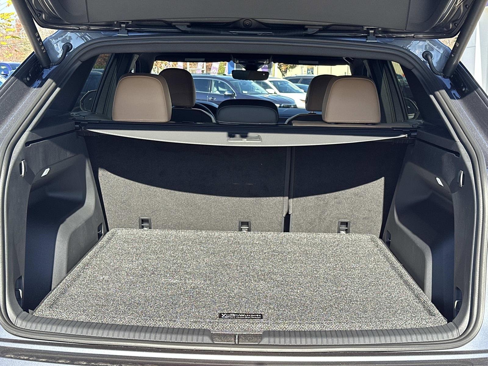 Certified 2025 Volkswagen Atlas Cross Sport SEL R-Line image 12