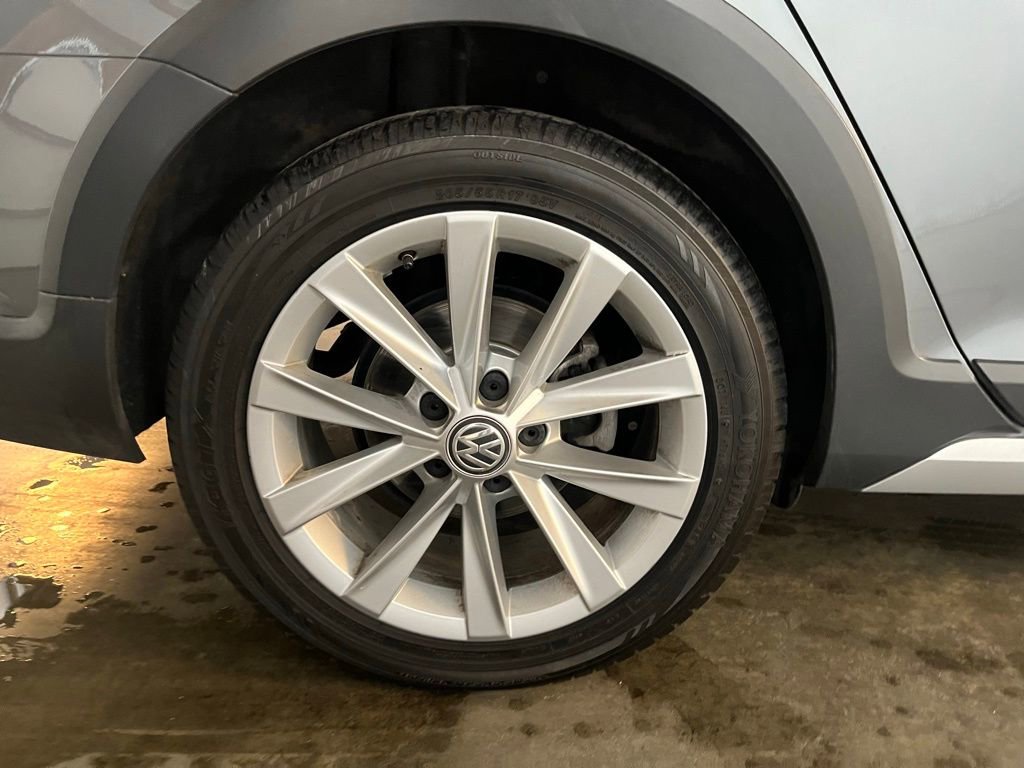 Used 2019 Volkswagen Golf Alltrack S image 31