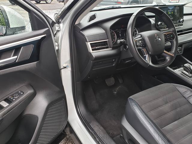 Used 2023 Mitsubishi Outlander SE AWD/4WD image 12