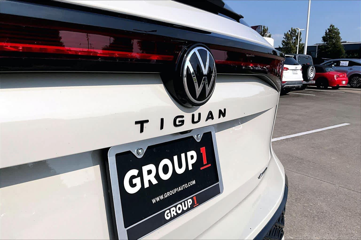 Used 2025 Volkswagen Tiguan SE R-Line AWD/4WD image 29