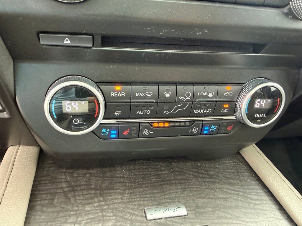 Used 2018 Ford Expedition Limited w/ Equipment Group 302A AWD/4WD image 12