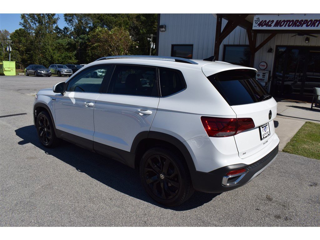 Used 2023 Volkswagen Taos SE w/ Panoramic Sunroof Package image 3