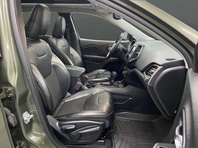 Used 2019 Jeep Cherokee Latitude Plus w/ Comfort/Convenience Group image 32