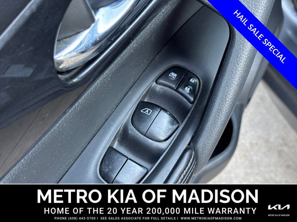 Used 2017 Nissan Rogue SV AWD/4WD image 12