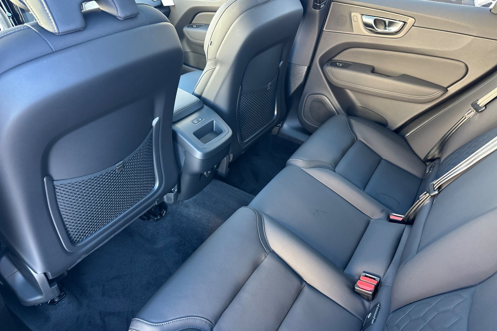 New 2026 Volvo XC60 B5 Plus w/ Climate Package image 4