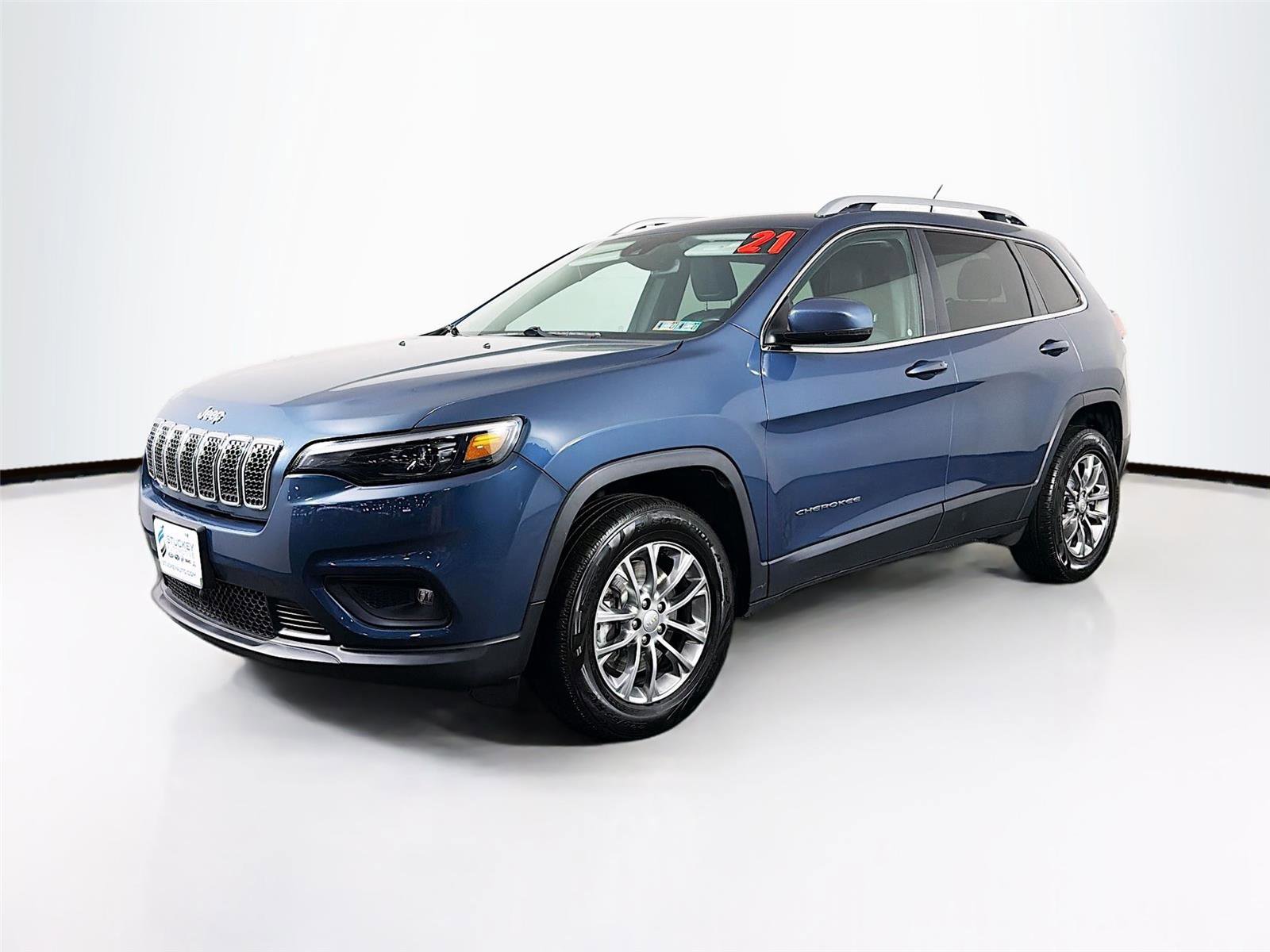 Used 2021 Jeep Cherokee Latitude Lux w/ Comfort/Convenience Group image 3