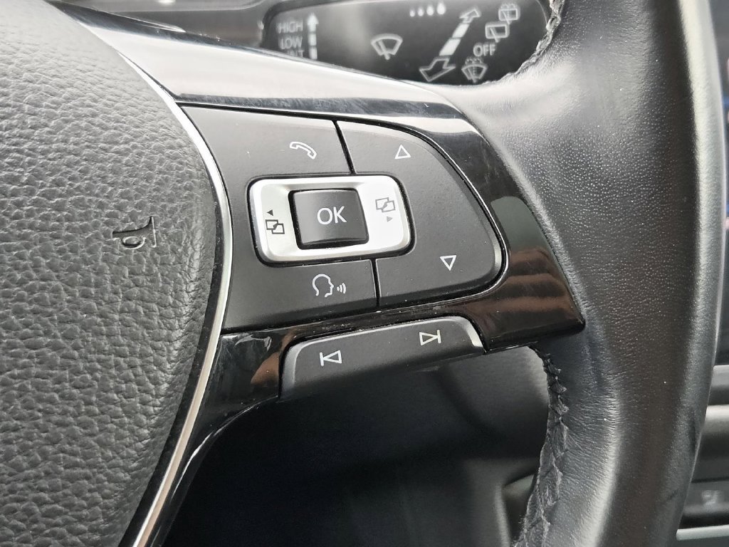 Used 2018 Volkswagen Tiguan SEL AWD/4WD image 32