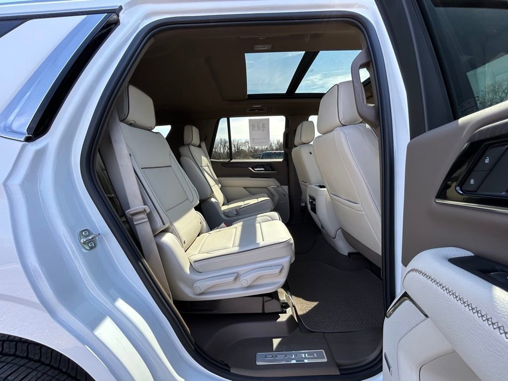 Used 2025 GMC Yukon Denali w/ Sun & Power Step Package image 23