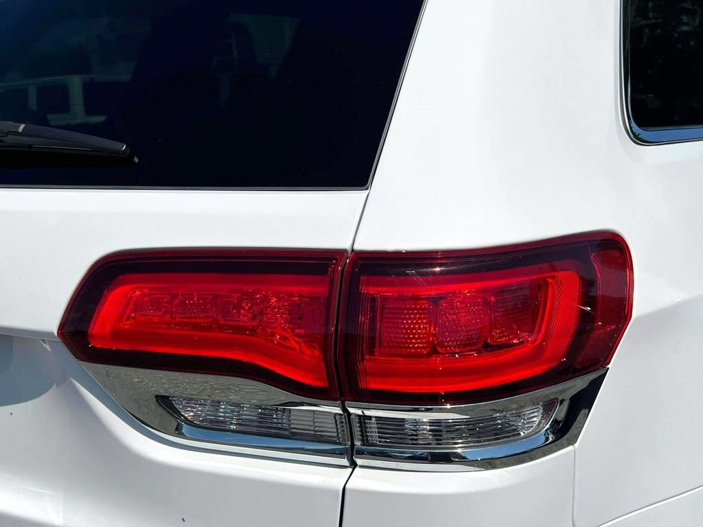 Certified 2022 Jeep Grand Cherokee Laredo E AWD/4WD image 12