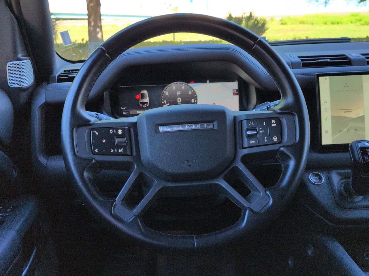 Used 2024 Land Rover Defender 130 X-Dynamic SE image 11